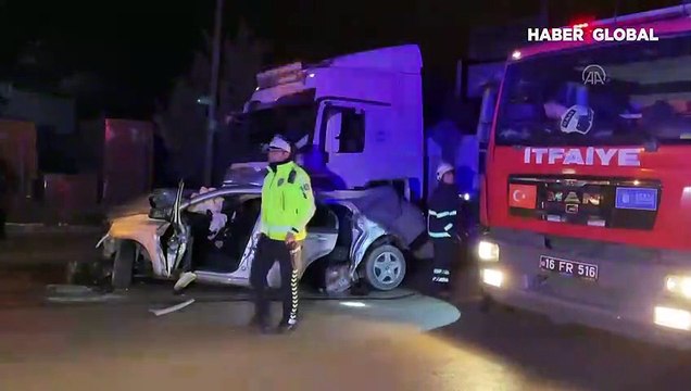 Tırla otomobil kafa kafaya çarpıştı: 1 ölü