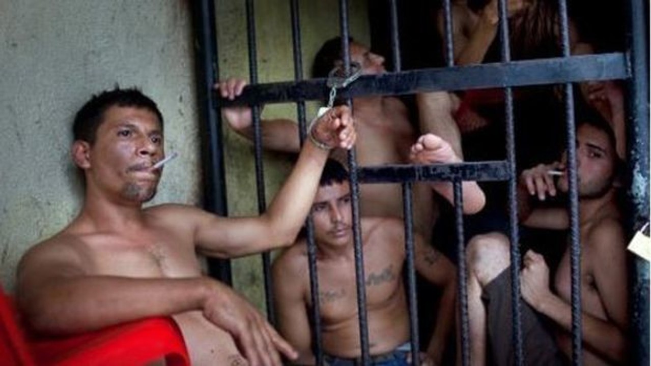 San Pedro: Im Gefängnis 'La Paz' machen die Häftlinge die Gesetze