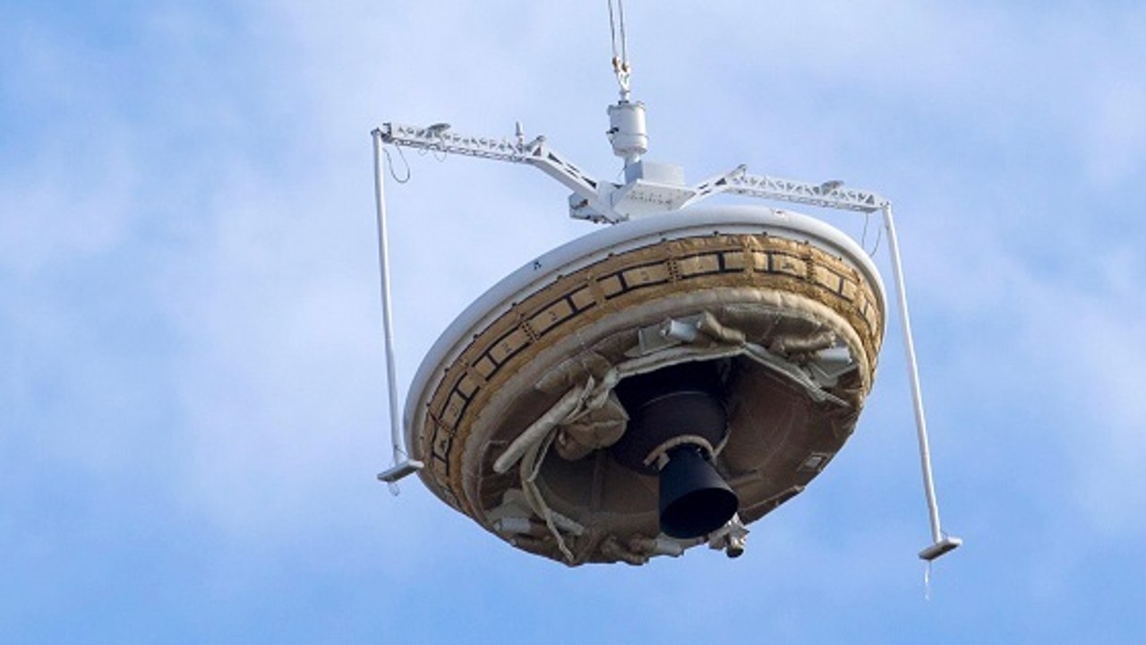 La NASA envoie une soucoupe volante dans le ciel