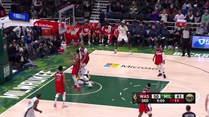 Giannis registers 33-point triple-double in Bucks' win