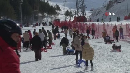 (ERZURUM-ÖZEL)Tatilciler Erzurum'a akın ediyor... 10 günde 300 bin kişi ağırlandı