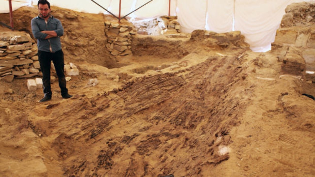 Ein 4.500 Jahre altes Schiff wurde in der Nähe der ägyptischen Pyramiden entdeckt