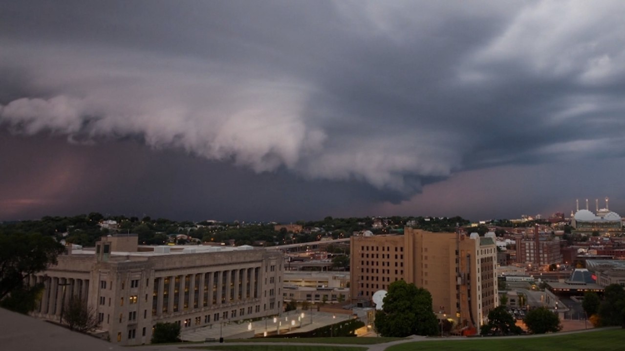 Un impressionnant nuage menaçant filmé au-dessus de Kansas City