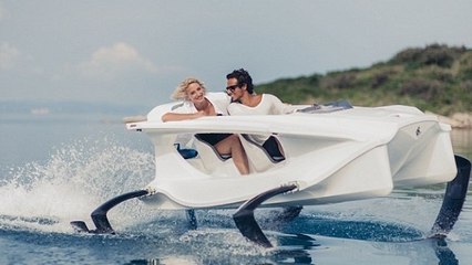Le Quadrofoil, un incroyable bateau qui vole au-dessus de l'eau