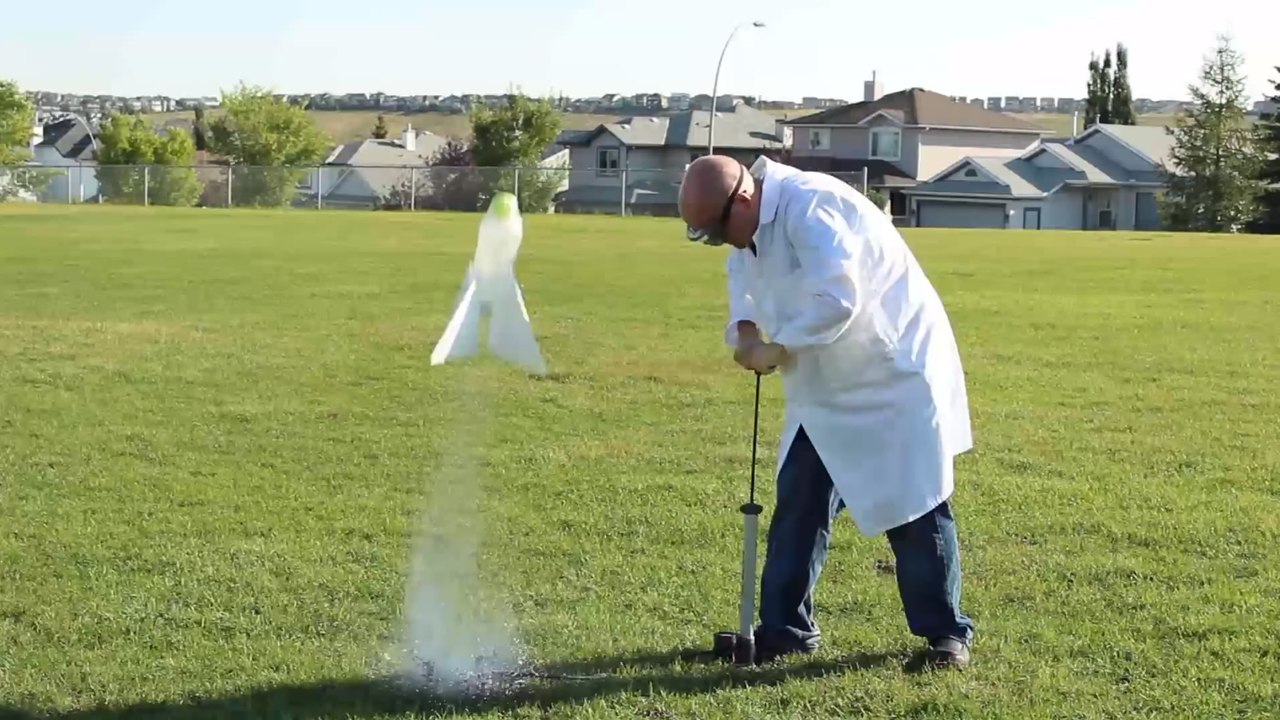 Comment fabriquer une fusée avec une bouteille en plastique