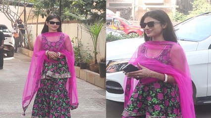 Newlywed Mouni Roy ने शरारा सूट और सिंदूर लगा मीडिया को दिए दिलकश पोज, यहाँ हुईं स्पॉट | FilmiBeat