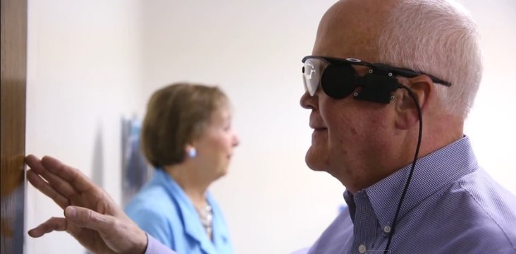 Aveugle depuis 30 ans, il retrouve la vue grâce à un œil bionique