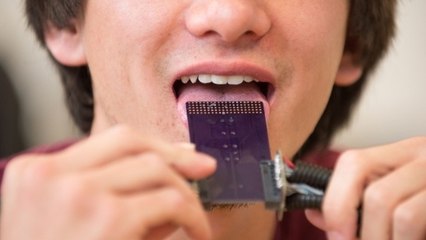 Un étonnant dispositif pourrait permettre aux sourds d'''entendre'' avec la langue