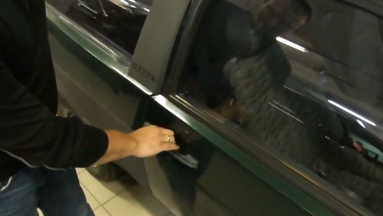 Wie öffnet man sein Auto, wenn man die Schlüssel vergessen hat?