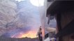 Un caméraman se fait surprendre par une explosion de lave au Vanuatu