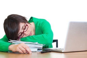 Une sieste pour rattraper une courte nuit ? Des bienfaits prouvés scientifiquement