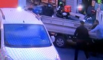 Fatih'te yol tartışmasında bıçaklı saldırı kamerada