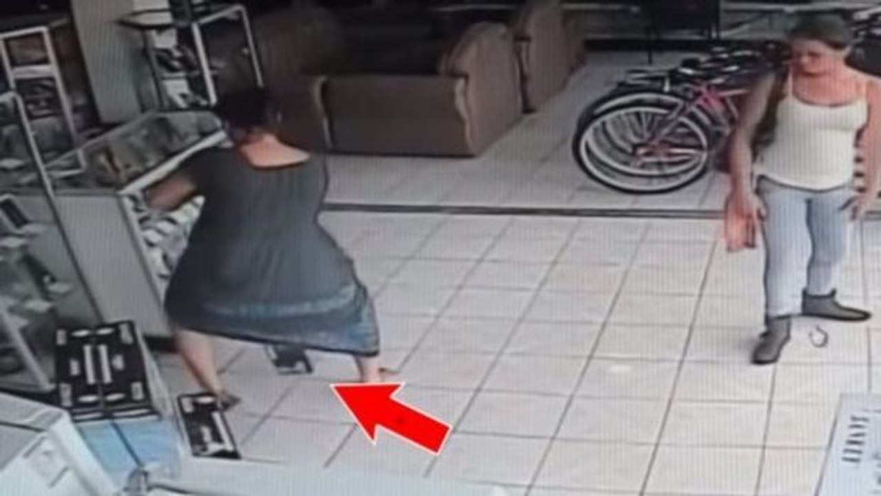 Sie klaut einen Fernseher mit einer einzigartigen Technik