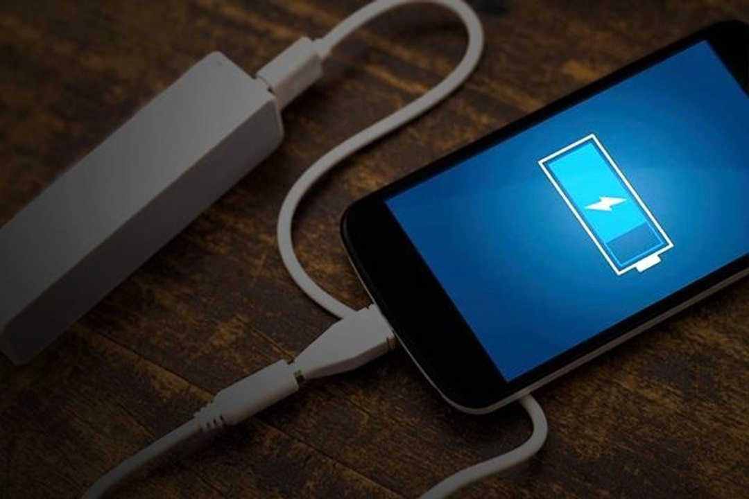 Darf ein Smartphone die ganze Nacht geladen werden?