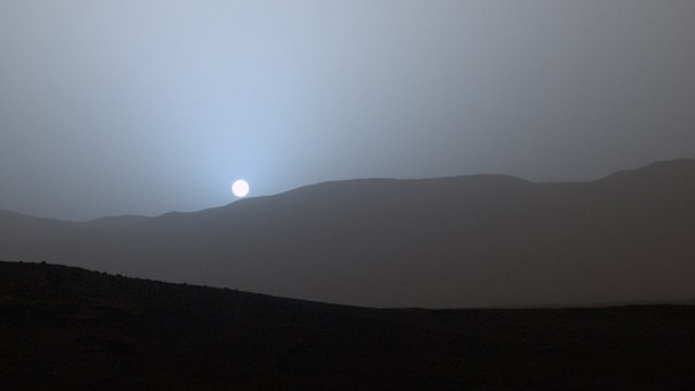 Curiosity capture des images étonnantes d'un coucher de soleil sur Mars