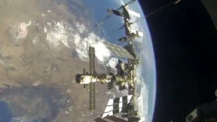 De fantastiques images de l'ISS capturées par un Soyouz en plein arrimage