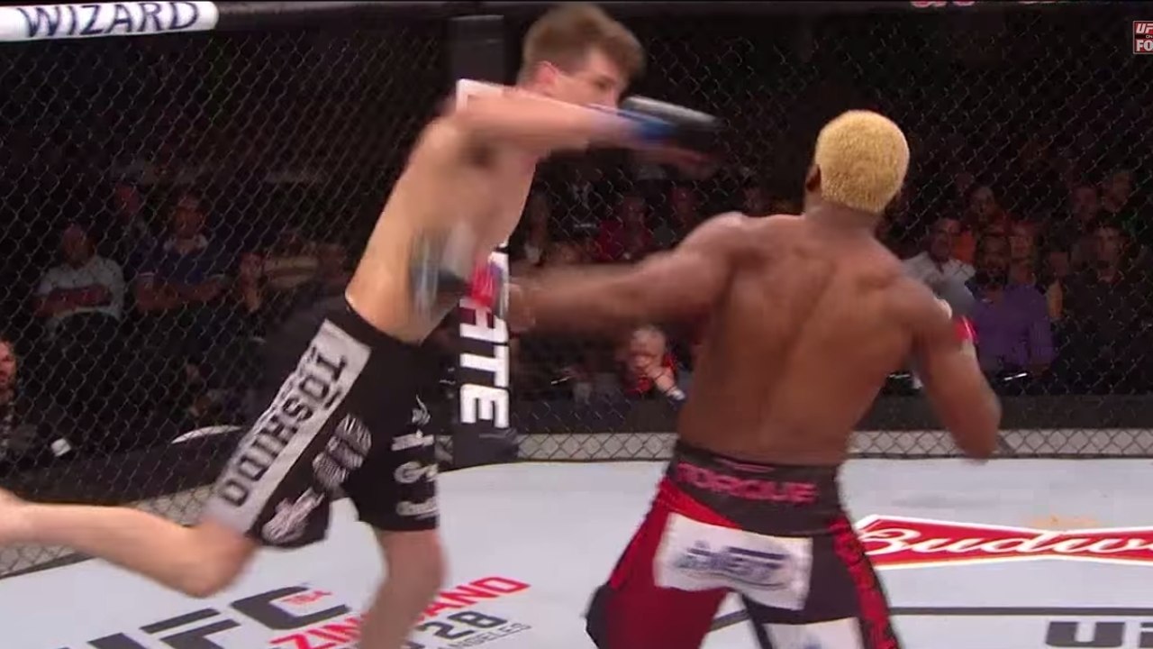 UFC 61: Spektakulärer Superman-Punch