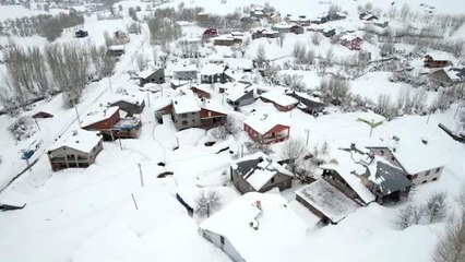 Ovacık'taki çiftçiler 2 metreyi aşan karı "çile" değil "bereket" görüyor