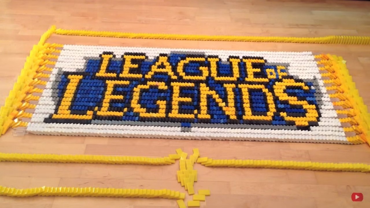 League of Legends: 44.000 Dominosteine für das LoL-Universum