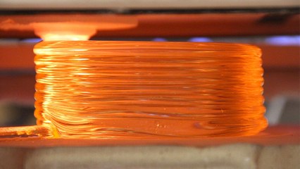 Cette imprimante 3D crée d'incroyables filaments de verre fondu