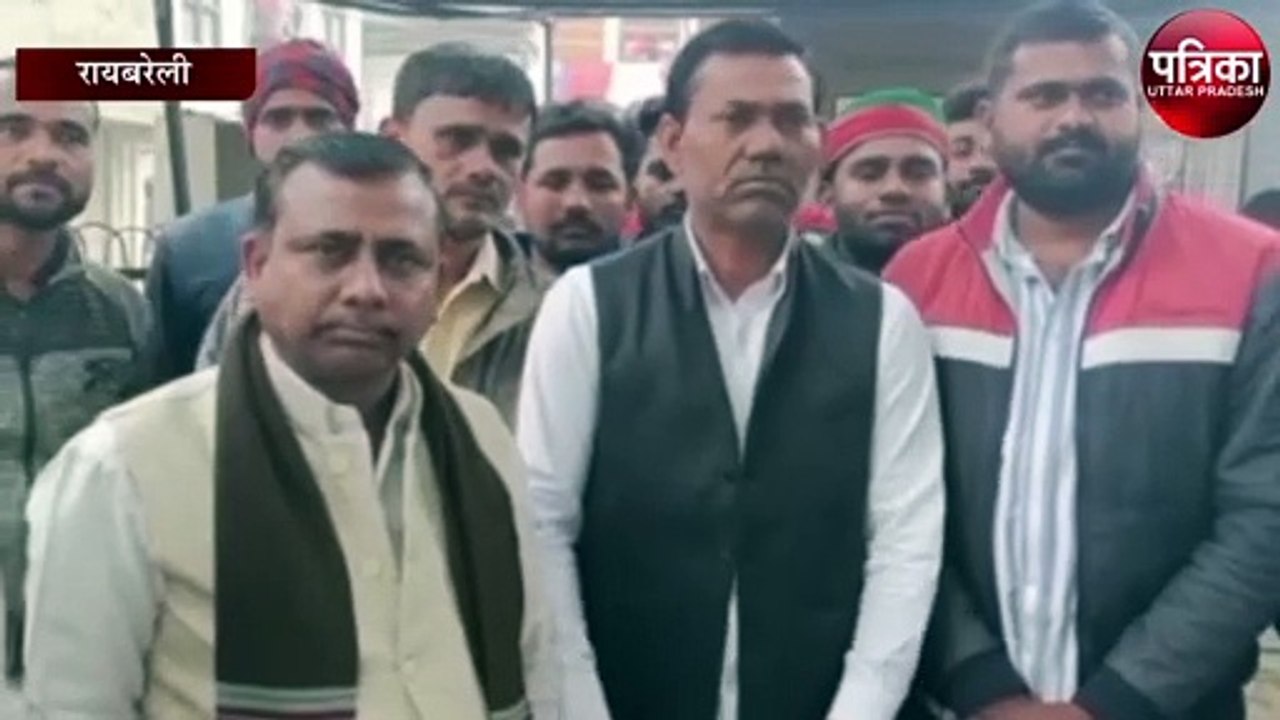 अखिलेश यादव ने दिया इस प्रत्याशी को टिकट, समर्थक ने घर से लेकर मंदिर तक की जमीन पर की दण्डवत परिक्रमा