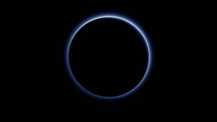 Pluton dévoile un ciel bleu et des plaques de glace à l'objectif de New Horizons
