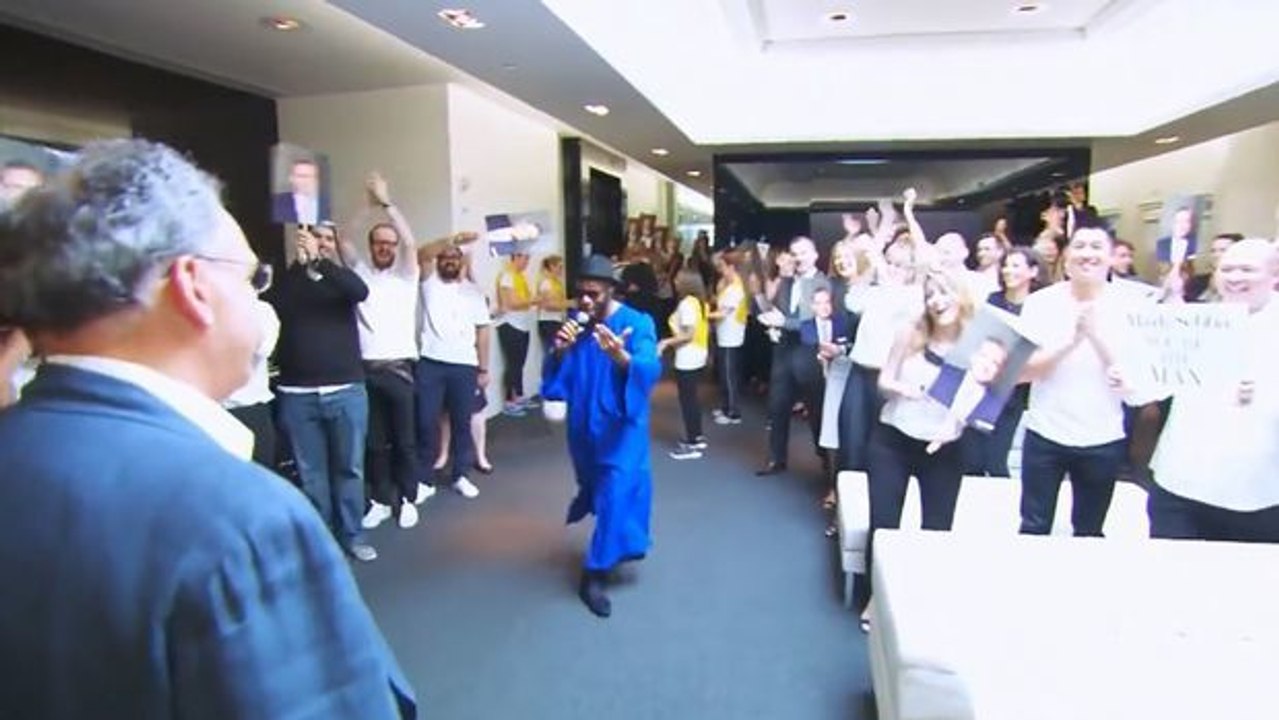 Mark Sebba geht in den Ruhestand und wird aus diesem Anlass von seinen Angestellten überrascht