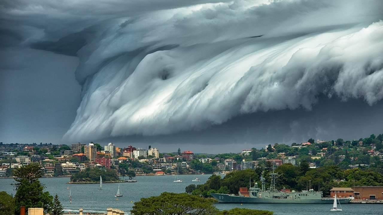 Un impressionnant tsunami de nuages a déferlé sur Sydney