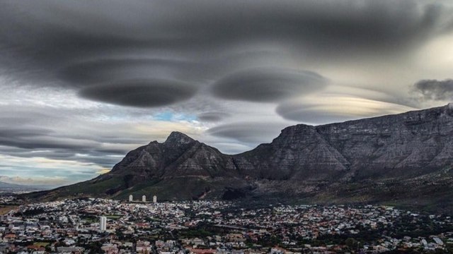 D’incroyables nuages semblables à des OVNI aperçus en Afrique du Sud