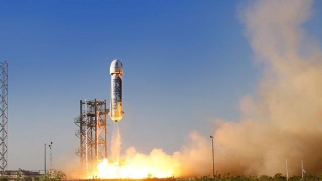 Blue Origin réussit une première historique : faire atterrir une fusée après un lancement