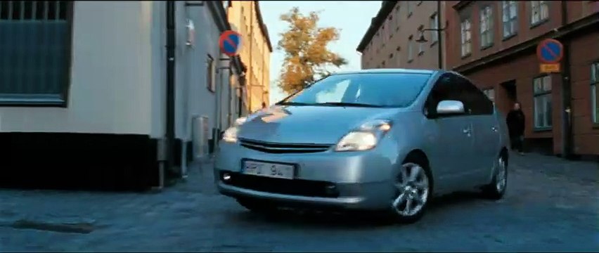 Arı Kovanına Çomak Sokan Kız Orijinal Fragman