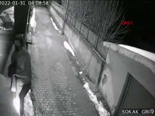 La Casa De Papel'e özenip Dali maskesiyle soyguna kalkıştılar yakalanınca böyle kaçtılar