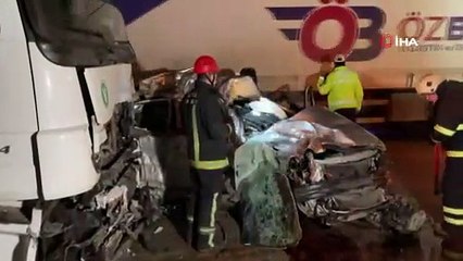 Bursa'da feci kaza! Otomobili kağıt gibi ezdi