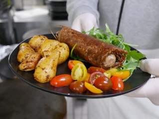 VIDEO. Rennes : voici la recette de la galette-saucisse à la sauce Breizh Korner