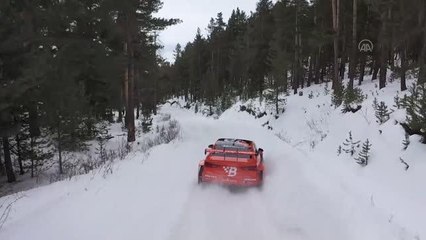 Pilotların sarıçam ormanındaki kar sürüşü nefes kesti