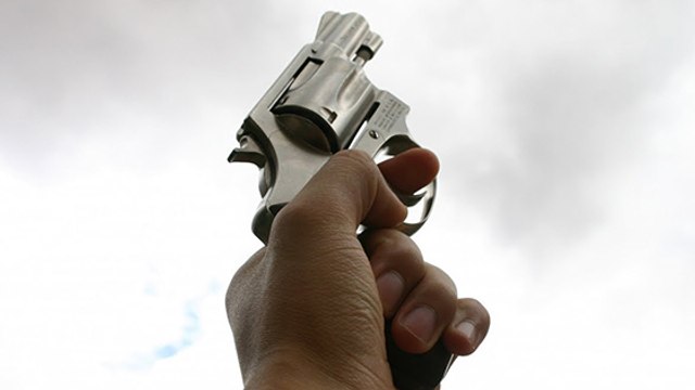 Qu'arrive-t-il réellement à des balles de pistolet tirées vers le ciel ?