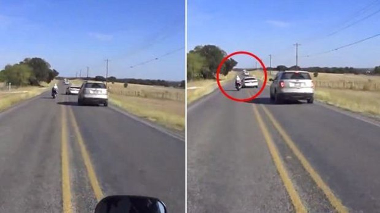 Er rammt absichtlich einen ihn überholenden Motorradfahrer mit seinem Auto