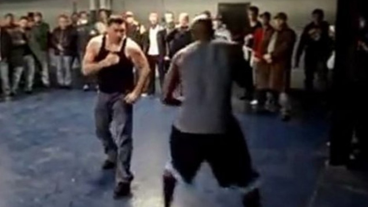 Bobby Gunn tritt in einem Faustkampf gegen den Bodyguard von Jay-Z an