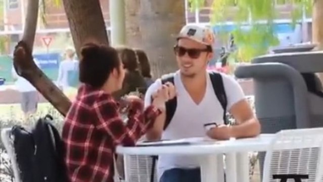 Dieser Mann hat die beste Anmach-Technik der Welt entdeckt!