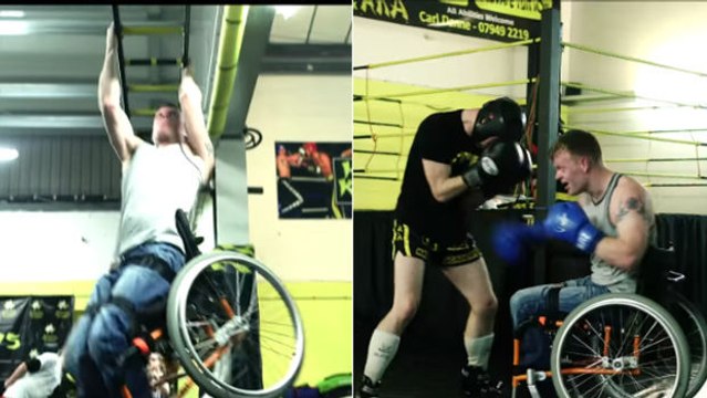 Claud Sinden, sitzt im Rollstuhl und boxt auf hohem Niveau