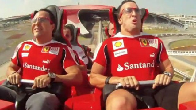 Formula Rossa: die russische Achterbahn, die die die Passagiere auf 240 km/h beschleunigt