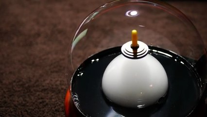 L'étonnante expérience de la toupie qui lévite au-dessus et dans une bulle