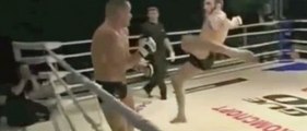 Er verpasst seinem Gegner einen großartigen KO mit diesem Taekwondo Killer Kick