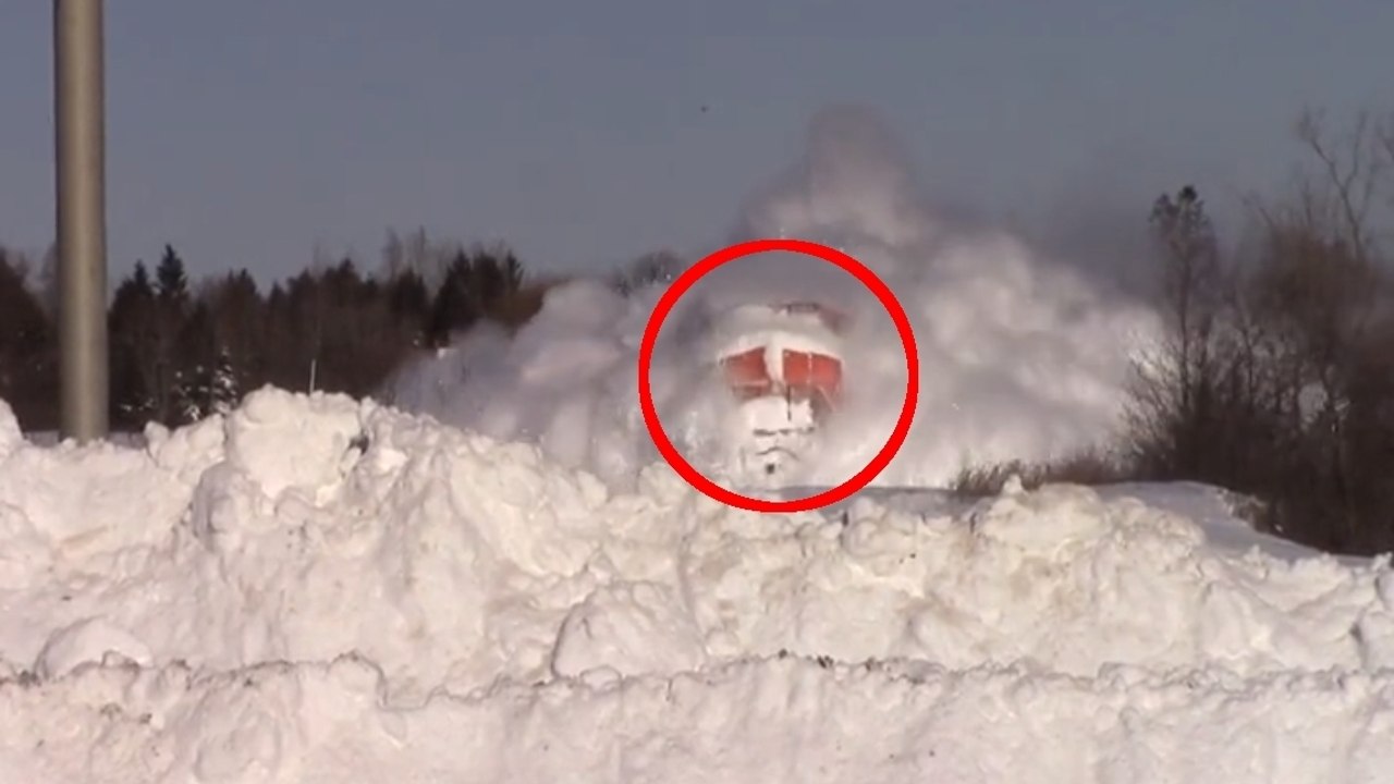Wenn ein Zug in Kanada eine Schneewand durchquert