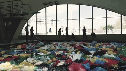 Sea Shepherd remplit une piscine de plastiques pour sensibiliser à la protection des océans