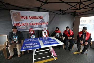 Muş'ta annelerin evlat nöbeti sürüyor