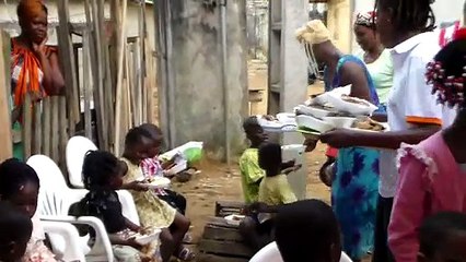 Une ONG offre près de 200 repas aux enfants de Yopougon
