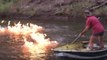 Un député australien enflamme une rivière pour dénoncer la fracturation hydraulique