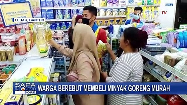 Stok Dipasaran Langka, Warga Berebut Beli Minyak Goreng Murah di Minimarket