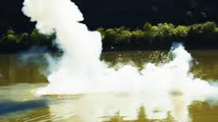 Voilà ce qu'il se passe quand on jette un bloc de sodium dans l'eau